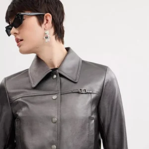 Kurze Jacke mit Metallic-Heritage-Signature*COACH Outlet