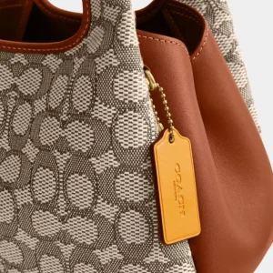 Lana Schultertasche 23 Aus Signature Jacquard*COACH Best