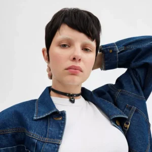 Leder-Choker mit Herz-Anhänger aus Kunstharz*COACH Best Sale